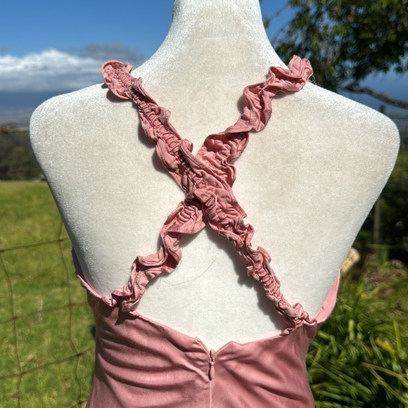 Revolve Cross Back Ruffle Strap Dress Blush
ASTR the Label Retro Old Hollywood - Picture 6 of 9
